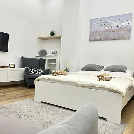 Entire Unit In The Center Of Prague Apartment Exterior photo